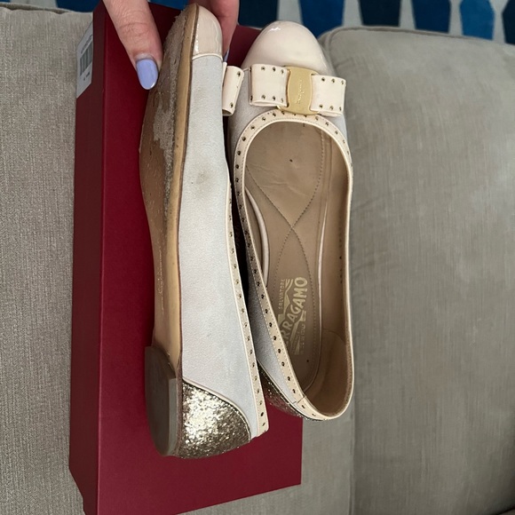 GUC Ferragamo Varina flats - pale pink with rose gold sequins, gold bow 7.5 C - Picture 4 of 8